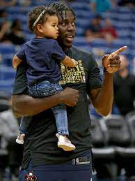 01.07.2020 · jrue holiday calls wife lauren 'a beast' after sharing couple's experience with racism. Jrue Holiday S Wife Child Are Cutest Thing About 2018 Nba Playoffs