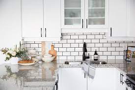 Subway 3d wall panels, mono white with gray grout Stephanie Sterjovski S Black And White Dream Space White Marble Kitchen White Subway Tiles White Kitchen Tiles