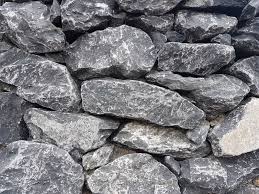Die großen steine sind in verschiedenen steinsorten erhältlich, so dass es immer einen passenden bruchstein für ihren garten gibt. Mauersteine Steinakzente