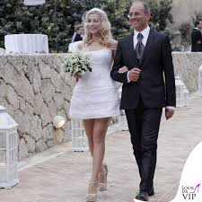 La gonna, che si allarga. Scarpe Sposa Vip