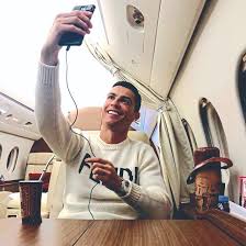 Der portugiese ist nicht nur einer der erfolgreichsten fußballer der welt, sondern auch stolzer vater von vier kindern. Cristiano Ronaldo Social Media King Bravo
