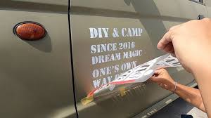 ステンシルで車をミリタリー 繰り返し使えるクリアファイル製ステンシルシート diyレシピ情報サイト tsukuroもっと diy design studio ステッカー アウトドア ステンシルシート ジムニー ステッカー