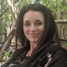 Naomi Cummins's Instagram, Twitter & Facebook