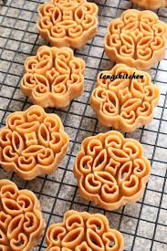 Banyak nama diberikan pada kuih ini antaranya ialah resepi kuih ros, kuih goyang , kuih bunga durian atau kuih sarang tebuan. 17 Kuih Goyang Rose Ideas Rosette Cookies Asian Desserts Recipes