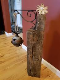 Pin Von Simone Auf Weihnachtsdekoration Holz Deko Selber Machen Scheune Holzschnitzerei Deko Holz