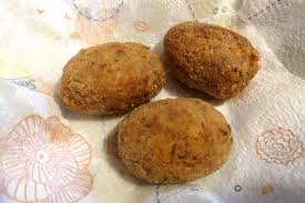 Passate i supplì nell'uovo battuto e nel pangrattato premendo in modo che aderisca bene. Suppli Al Telefono La Ricetta Romana Per Prepararli Con Il Fiordilatte Che Fila