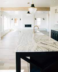 Benjamin Moore Simply White Paint Color Schemes Simply White Benjamin Moore White Paint Colors White Siding