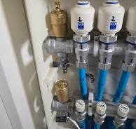 Colector De Latón HKV T Para Instalaciones De Calefacción Por Suelo  Radiante (UFH) Con Caudalímetros Y Juego De Válvulas De Bola