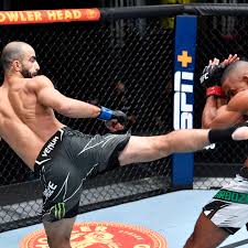 It was a leg kick war to start the first round with each fighter trading shots to the legs and body. Wj9uqqhgsl23am
