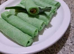 Segera angkat kuih loyang yang telah bertukar warna keperangan dan sejukkan. Resepi Kuih Gulung Ketayap