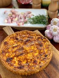 Ma Recette De Tarte A L Ail Confit Laurent Mariotte Petits Plats En Equilibre Recette Tarte Preparation Repas Dejeuner
