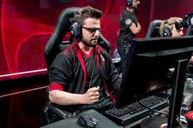 Maxlore Is No Longer Under Misfits Gaming In Riot Games League Contract Database Dot Esports