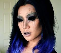 Coole Halloween Schminktipps Fur Einen Gruseligen Look Halloween Schminktipps Schminktipps Hexe Schminken Frau