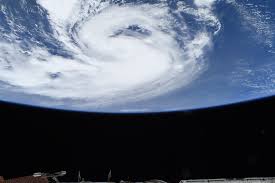 Henri is expected to become a hurricane in the western atlantic and may track close to eastern new england. Yd Ohotwmknrtm
