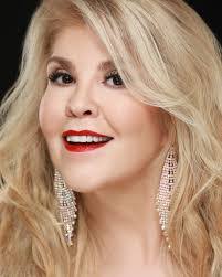 Elsa Garcia's Instagram, Twitter & Facebook