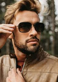 Il taglio capelli uomo 2022 più gettonato resta quello con ciuffo, contemporaneo, giovanile e terribilmente alla moda. Tagli Di Capelli Maschili Piu Popolari Corti E Lunghi Archzine It