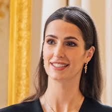 Elizabeth Taylor's 'La Peregrina' pearl goes for $11 million in an auction  at Christie's