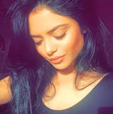 Так теперь выглядит актриса Афшан Азад, сыгравшая во франшизе «Гарри  Поттер» ученицу Хогвартса Падму Патил. И да, мы..