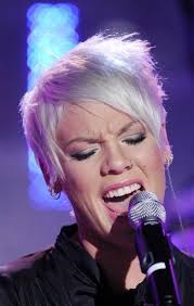 P!nk and carey at 2018 grammys << they look so happy and i'm happy for them, they're such a beautiful family. Pin By Patti Fulmer On P Nk Pink Singer Short Hair Styles Singer