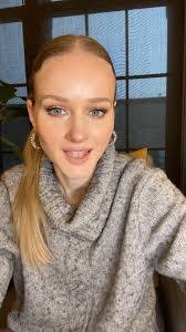 Kristen Saxton's Instagram, Twitter & Facebook