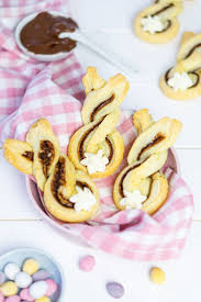Aus Nur 4 Zutaten Ruck Zuck Osterhasen Backen Mein Naschgluck Rezept Osterhasen Backen Ostern Rezepte Backen Ostern Backen