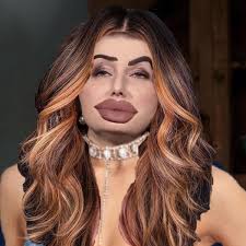 I knew Loren reminded me of someone, just couldn't figure out who. Is it  just me or does Loren look like Jonathan from Let's Make a Deal?