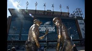 Nick foles eagles jerseys, tees, and more are at the official online store of the nfl. Bud Light Unveils Philly Special Statue Outside Lincoln Financial Field Fox43 Com