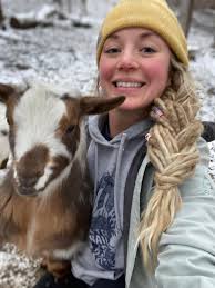 Farm fresh Daisy Mea. I'm going to have to get her some goats 🤠