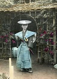 Japanese Kimono Guy With Swords Posing In The Garden Early 1900s Samurai Photo Japanese Photography Samurai Poses