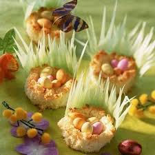 Petits Nids De Paques A La Noix De Coco Recette Nid De Paques Noix De Coco Macarons Noix De Coco