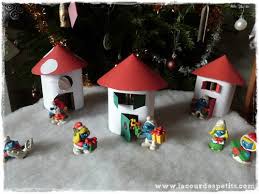 Nous vous proposons une méthode facile pour faire des décorations de noël en feutrine en forme de sapin ou d'étoile. Un Village De Noel A Fabriquer Avec Les Enfants La Cour Des Petits