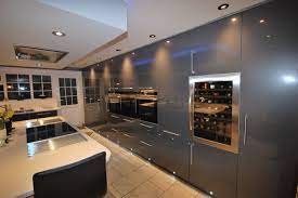 Choose a lightly textured surface that will difuse the light from the window. Grey Gloss And Wood Effect Modern Kitchen With White Corian Worktop Modern Kitchen Other By Lords Houzz Ie
