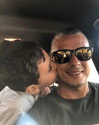 Ainda em tempo de dizer... Feliz Dia dos Pais para o paizão mais incrível e  maravilhoso que o Ben poderia teR. @felipe.lamat . Obrigada por ser amigo!  Obrigada por ser abrigo! Obrigada