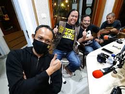 Generally most of the top apps on android store have rating of everyone. Sebelum Siaran Bens Cafe Ternyata Penyiarnya Shooting Temu Lawak Betawi Sulsel Berita