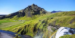 Specie queste ultime sono molto amate dai turisti che si perdono il lunghi bagni all'aria aperta, immersi in calde acque termali e circondati dalle freddi nevi della stagione. Guida Turistica Completa Per Viaggiare In Islanda Voyage Prive