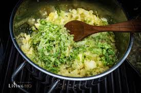kalbsbackchen aus dem dutch oven mit wirsing kartoffelstampf rezept kartoffelstampf wirsing lebensmittel essen