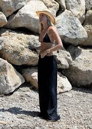 Mi pequeño escape es un blog sin fines de lucro. Megan Mckenna Wows In Skimpy Bikini Top As She Strolls Hand In Hand With Boyfriend Josh Riley Daily Mail Online