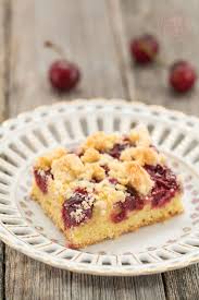 saftiger kirschkuchen mit streuseln vom blech rezept kirschkuchen mit streusel streuselkuchen mit kirschen streusel kuchen