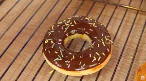 La Delicieuse Recette Des Donuts Americains A Cuire Au Four La Recette Recette Gouter Recette Tarte Banane Chocolat Recette Donuts