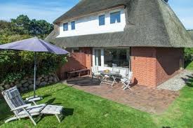 Charmantes Kleines Doppelhaus Fur 4 Personen Am Naturschutzgebiet Ferienhaus Westerheide In List Sylt Nordsee Urlaubm Terassenideen Ferienhaus Ferienwohnung