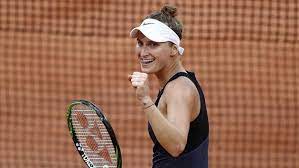 Siniaková porazila kuděrmetovovou 7:6, 5:7 a 7:5, předloňská finalistka vondroušová si poradila s tanovou 6:1 a 6:3. French Open Vondrousova Hraje Svuj Prumer A Je Rada Ze Vitezi Sport Cz
