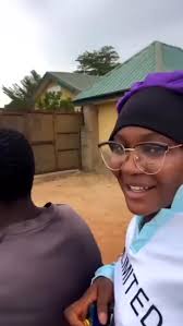 Mgnr gsky fah...Domin rannan a bakin Kasuwa saida Asthma din wata Mata ya  tashi, ance mene dalili tace Cardigan din Okada din kaman an bude gefen  Soaker-Way 😂