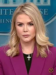 Say yes if you love Karoline Leavitt 💋❤️