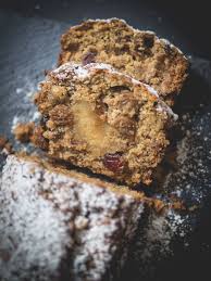 Banana Bread Facon Stollen Fruits Secs Coeur De Pate D Amande Epices Gateaux Et Desserts Pate D Amande Alimentation