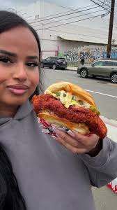 Delicious Howlin’ Ray’s Fried Chicken Sandwich Review