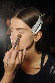Apply your foundation as normal, choosing one that offers great coverage and illumination. The 5 Rules Of Covering Dark Circles Stylecaster