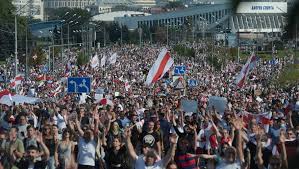 Des policiers déclarent forfaits, l'ambassadeur de biélorussie en slovaquie critique la répression, la machinerie de l'etat ne soutient plus aveuglément le. Bielorussie Nouvelle Manifestation Massive Contre Le President Loukachenko Midilibre Fr
