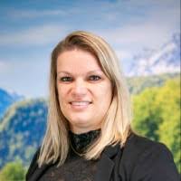 60+ "Laura Dam" profiles