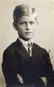 Aynı yıl, prenses elizabeth alexandra mary ile dolaysıyla i̇ngiliz tahtının varisi ile evlendi. Royal Family On Tumblr Young Prince Philip Royal Family England Prince Philip