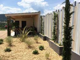 Avant Apres Une Cloture Originale Pour Une Maison Bois Contemporaine Amenagement Jardin Cloture Jardin Bois Amenagement Exterieur